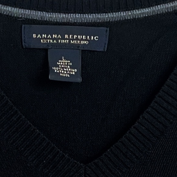 Banana Republic Men’s Black V Neck Sweater Merino Wool Knit Pullover Large - Picture 3 of 6